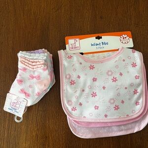 NWT Swiggles Pink and White Floral Bibs with Socks Set